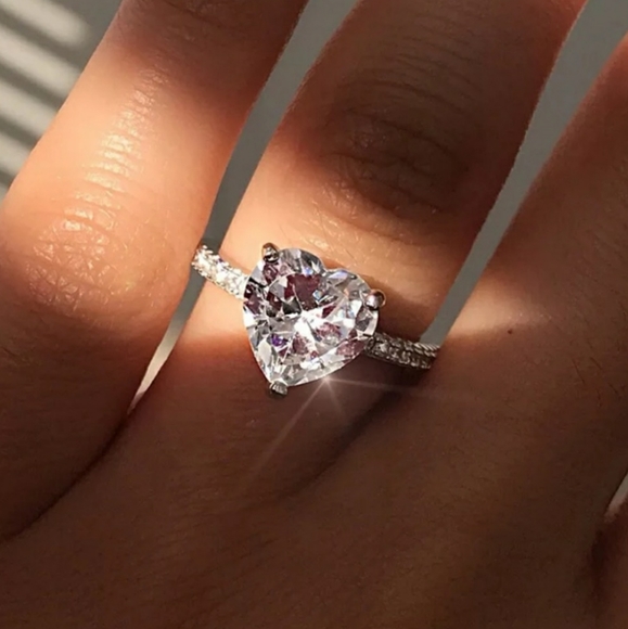 Jewelry - NWOT White Sapphire Heart Ring
